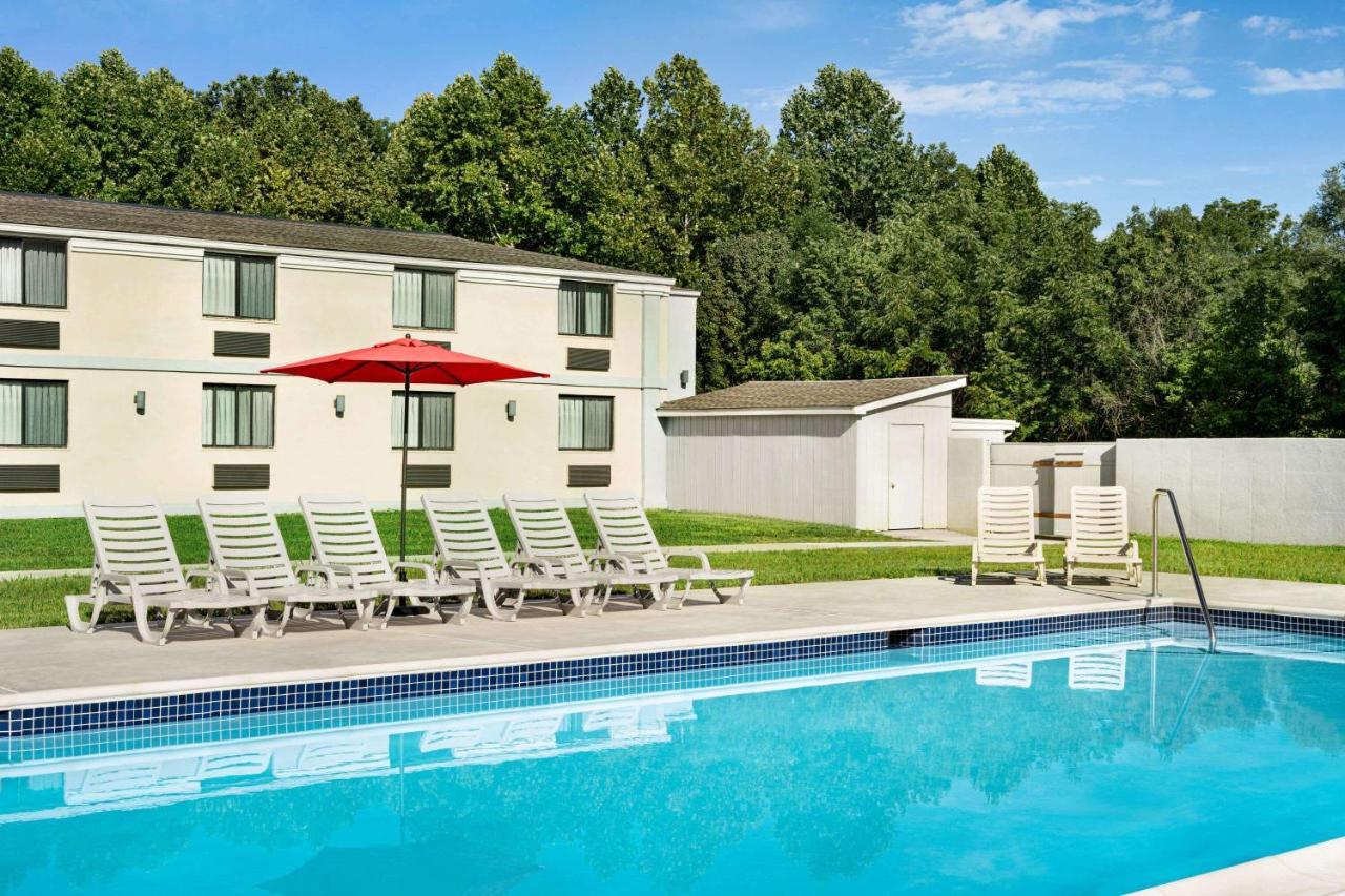 Ramada By Wyndham Allentown Bethlehem Exterior foto